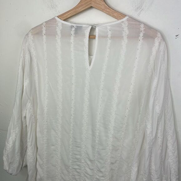 Torrid White Eyelet & Lace Embroidered Hi-Lo Blouse size 1X - Picture 8 of 14